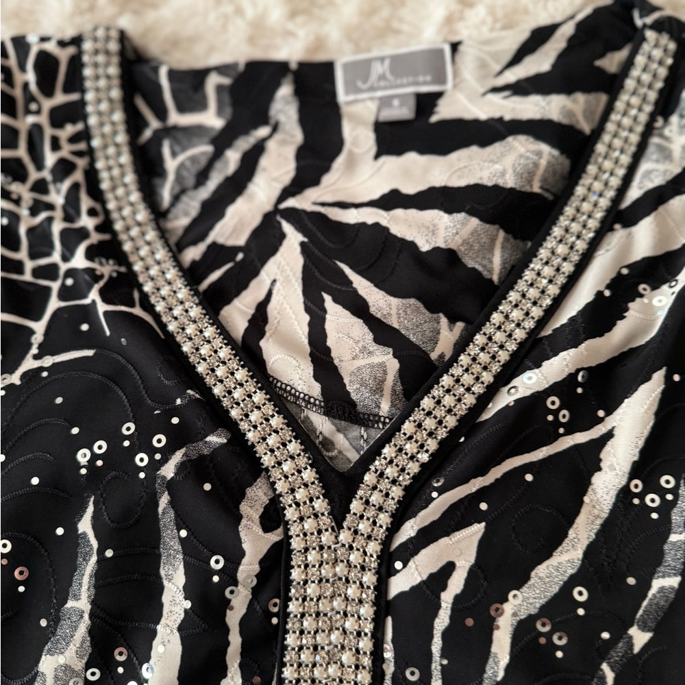 JM Collection Graphic Black and White Sleeveless Top